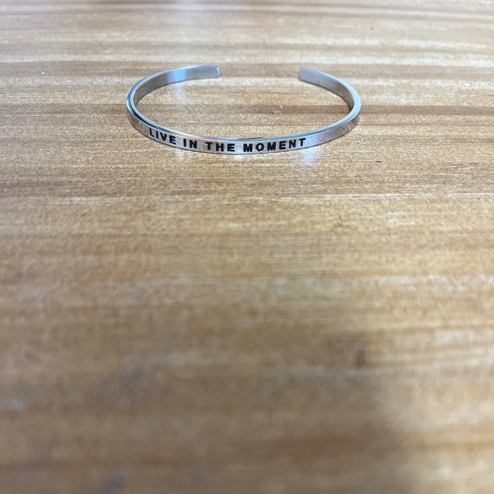 Mantra and "Live in the Moment" braclet Sterling Silver 925